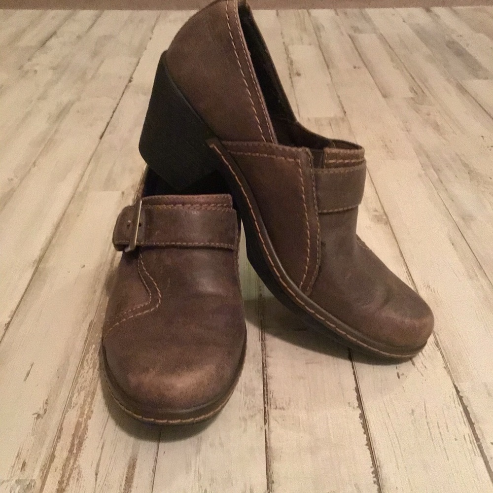 Clarks boho/steampunk ankle boots, size 6.